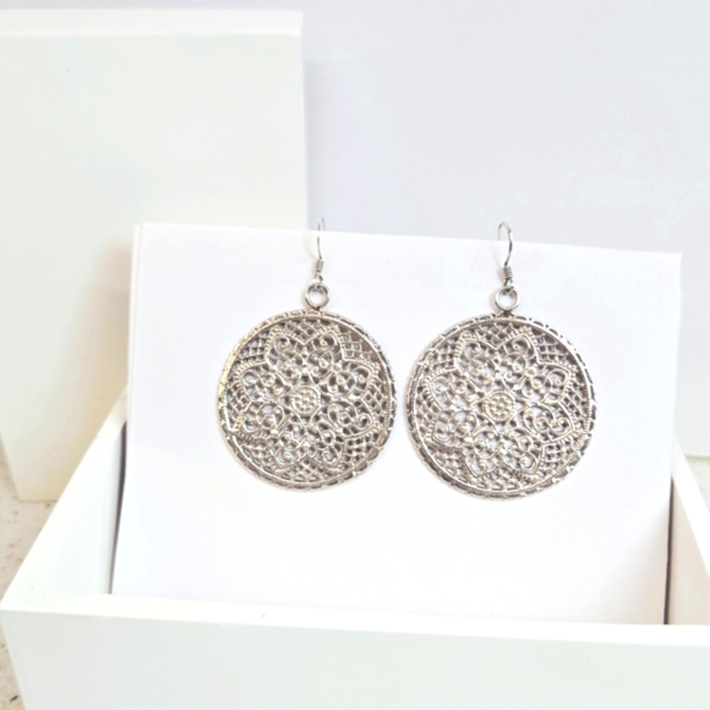 Mandala Inspired Sterling Silver Filigree Drop Earrings EUC